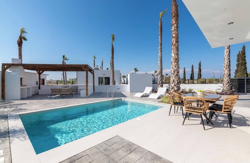Petaloudes Villa | Davlakos Villa Eve