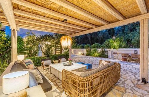 Liapades House | Decavos House