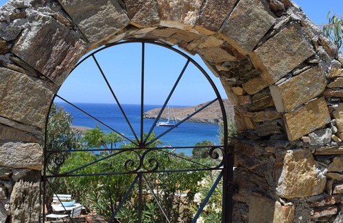 Delfini Villa | Delfini, Syros - A 'Paradise Location' (BBC World) Be in the company of Cats