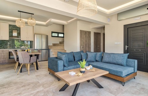 Pantokratoras Villa | Delight Luxury 5 bedroom Villa with private pool