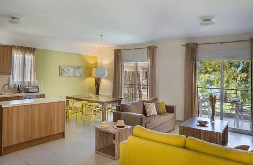 Karavomylos Villa | Deluxe Kefalonia Apartment | Apartment Hibiscus | 3 Bedroom | Pool |Karavomilos