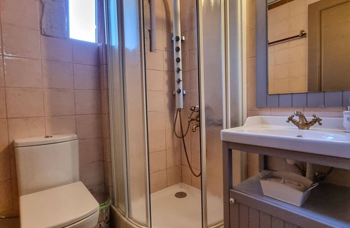 Asites Apartment | Deluxe One Bedroom Apartment