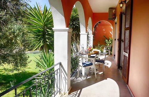 Agios Georgios Pagon Apartment | Dora Ferienwohnung 1 - in ruhiger Lage nur 300m vom Sandstrand entfernt - in der Bucht von Agios Geo
