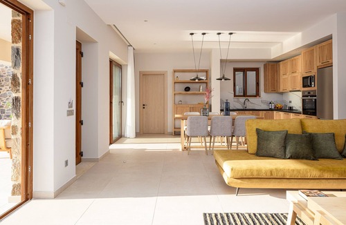 Livadia Villa | Dream vacation with stunning sunsets at Villa Violetta