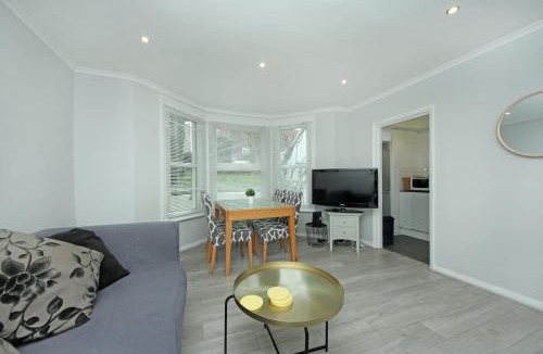 Ealing Common Apartment | Ealing Garden Flat