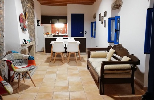 Kithira House | EASY LIVING - The beauty of simplicity!