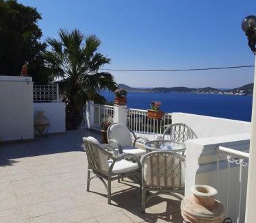 Massouri Apartment | Eftychias residence