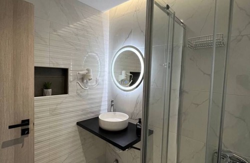 Elefsina Apartment | Elefsinian Mysteries Apartments - Black Beauty