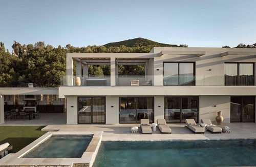 Skinaria Villa | Elpida Luxury Villa, with Infinity Pool & Jacuzzi