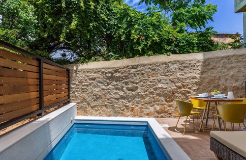 Halepa Villa | Elvina City Maizonette House with private solar heated pool
