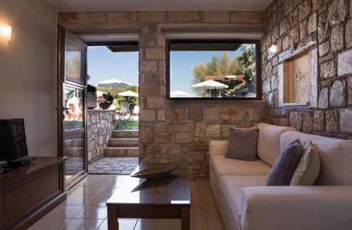 Assos-Lechaio Apartment | Enalio Suites