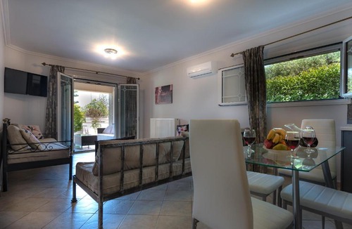 Akrotiri Apartment | Erato Apartment