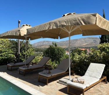 Lavreotiki House | Escape pool villa in Anavissos
