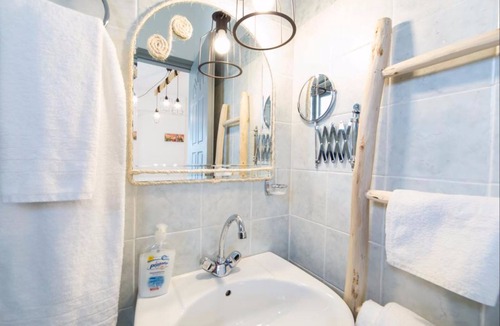 Aliki House | Evi Rooms