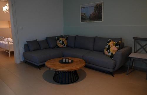 Agia Marina Mikrolimanou House | Evita's Guesthouse