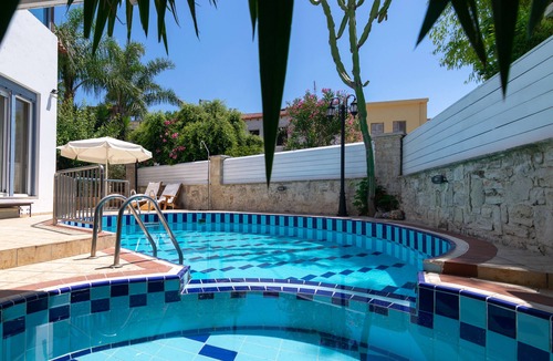 Loutra Villa | Exclusive villa with pool, garden & sea view, close to the beach in N-W Crete