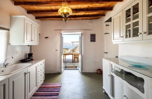 Krotiri House | Exochi 3 - Traditional sea view house (up to 4 persons)