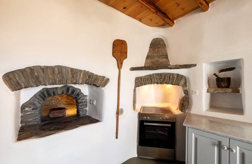 Krotiri House | Exochi 3 - Traditional sea view house (up to 4 persons)