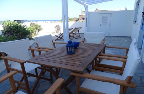 Kamari House | Family beach house, sea front.