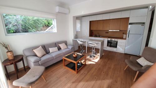 Vouliagmeni Apartment | Family & Friends 4-Bedroom beach break!