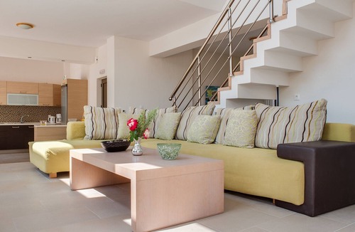Skouloufia Villa | Family holiday villa in the countryside with sea view