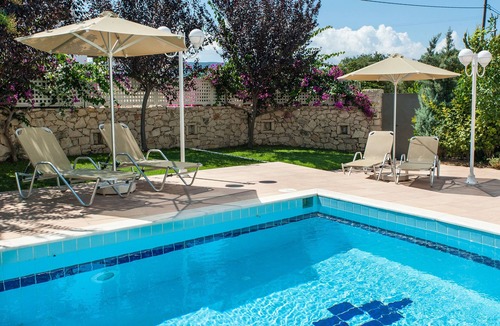 Skouloufia Villa | Family holiday villa in the countryside with sea view