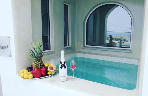 Kamari House | family love suite