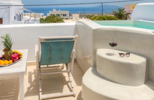Kamari House | family love suite
