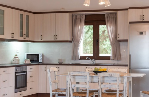 Loutra Villa | Family Villa Rousa, w/Pool, BBQ and kids playground only 6.8 km to the beach!