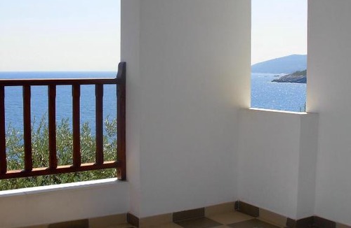 Pagoneri Hotel | Faros