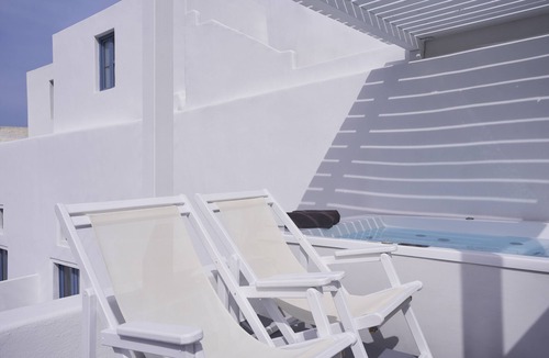 Finikia Apartment | Fava Eco Suites - Grand Suite with Outdoor Private Jetted Tub