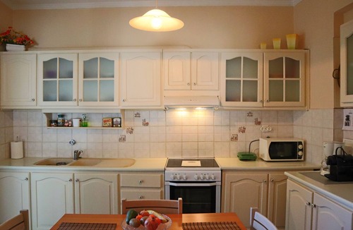 Lefkada Apartment | Filis Apartment - Renovated 2 Bedroom apartment in the very center of Lefkada!