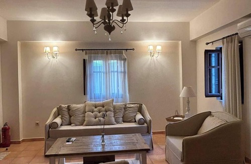 Omales House | FOCALION CASTLE LUXURY SUITES