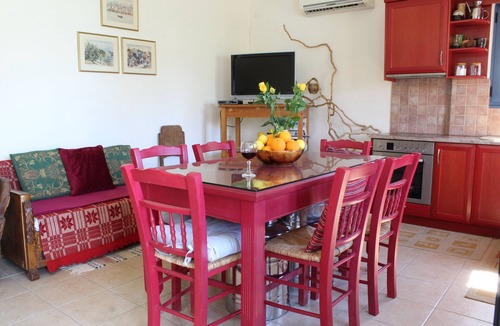 Faistos Apartment | Galatia Red