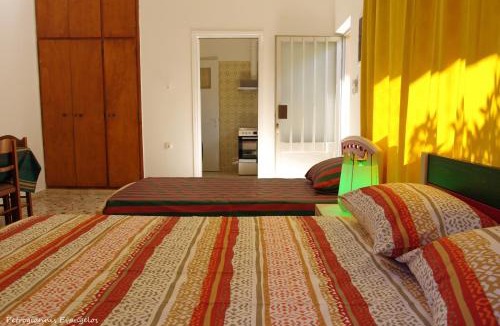 Amarinthos Apartment | Garden house escape