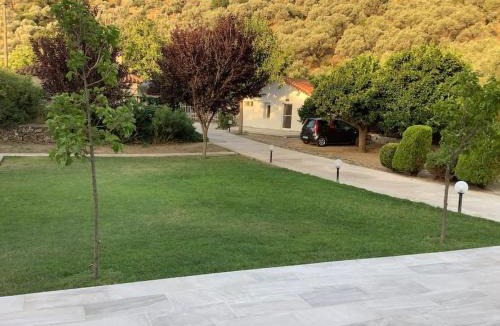 Trygonas Apartment | Garden house No1