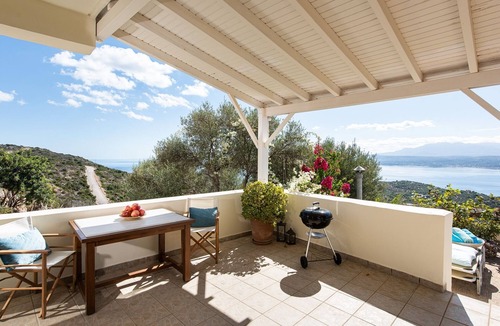 Sternes House | Gardenia Guest House with beautiful sea views, near the beach and the village.
