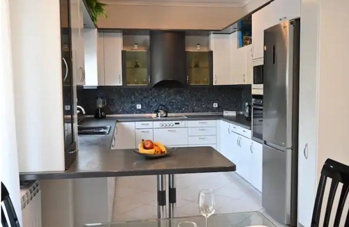 Petaloudes Villa | GianAngelo Holiday Villa, άνετη οικογενειακή βίλα με gym room