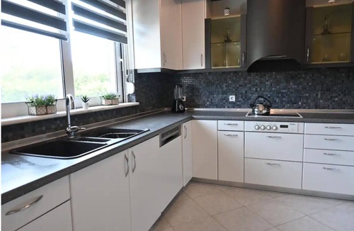Petaloudes Villa | GianAngelo Holiday Villa, άνετη οικογενειακή βίλα με gym room