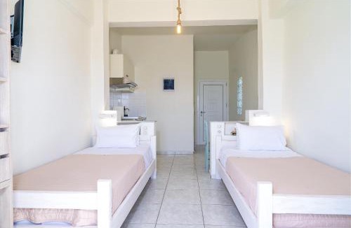 Minoa Pediada Apartment | Giant Woman
