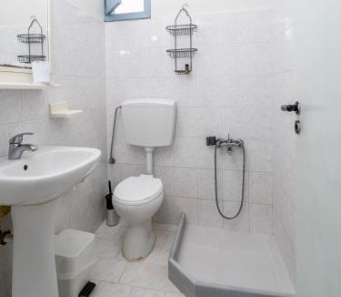 Minoa Pediada Apartment | Giant Woman