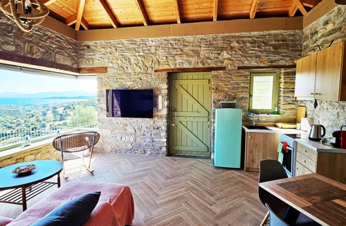 Nea Styra House | Glass Stone Pool Villa Rokanes