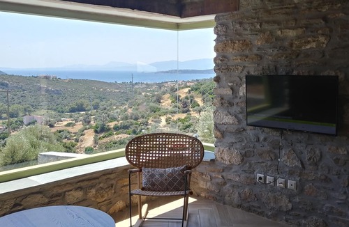 Nea Styra House | Glass Stone Pool Villa Rokanes