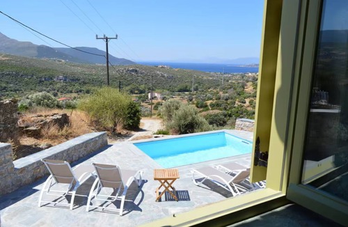 Nea Styra House | Glass Stone Pool Villa Rokanes