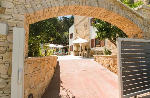 Mixorrouma Villa | Grandpas House - Countryside Villa with Private Pool & Whirlpool Tub