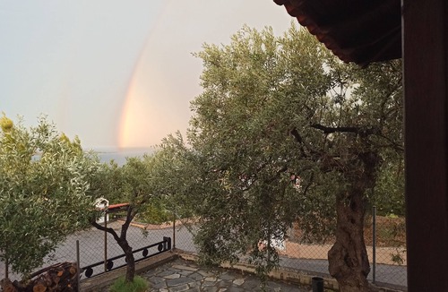 Elia House | Green & Blue House in Halkidiki in Vourvourou