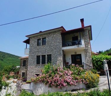 Pezoula House | Guesthouse Petrino