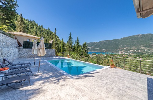 Evgiros Villa | Gyri Villa, overlooking Vassiliki bay