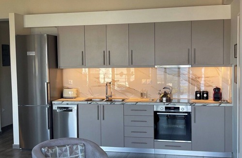 Kefalari Apartment | Hellenic Escapes: Modern 2-Bedroom with Panoramic Sea Views