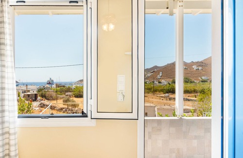 Serifos Apartment | Holiday Apartment "Anesis 1" near Beach with Shared Terrace & Wi-Fi